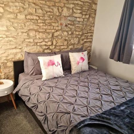 Flamingos Nest Oxford Countryside Apartment Oxford - Bicester Village - Blenheim Palace - Wifi- Free Parking ภายนอก รูปภาพ