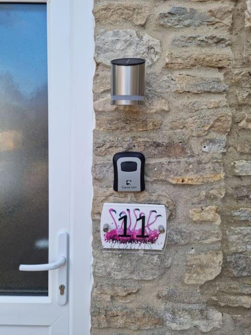 Flamingos Nest Oxford Countryside Apartment Oxford - Bicester Village - Blenheim Palace - Wifi- Free Parking ภายนอก รูปภาพ