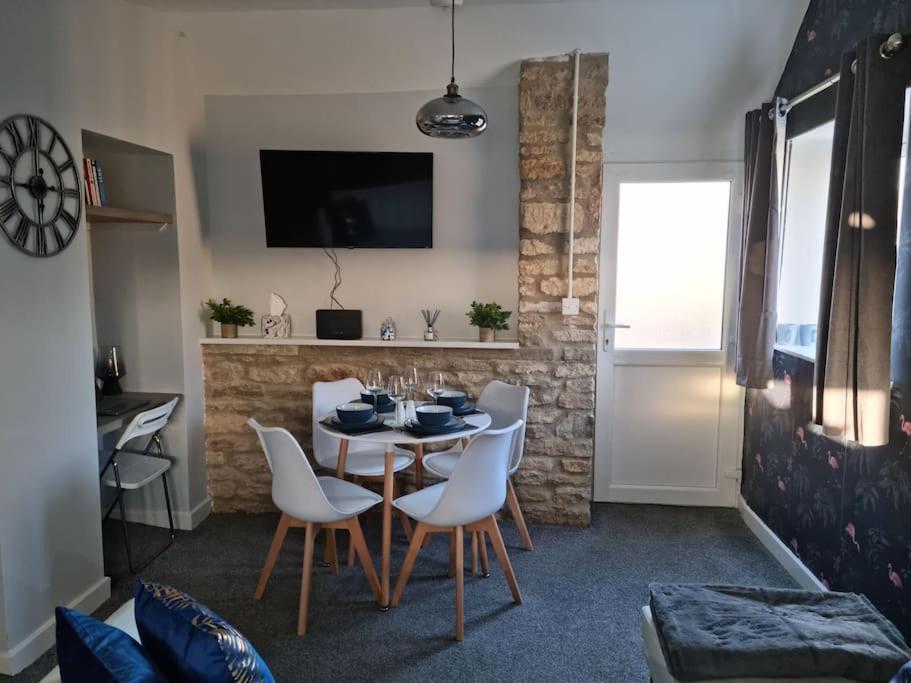 Flamingos Nest Oxford Countryside Apartment Oxford - Bicester Village - Blenheim Palace - Wifi- Free Parking ภายนอก รูปภาพ