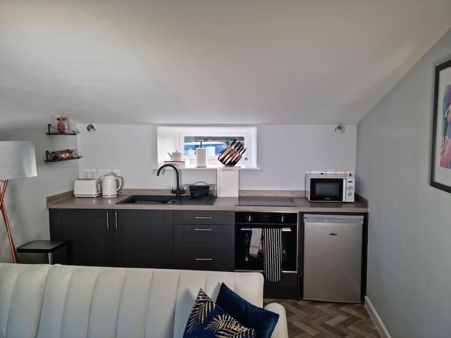 Flamingos Nest Oxford Countryside Apartment Oxford - Bicester Village - Blenheim Palace - Wifi- Free Parking ภายนอก รูปภาพ