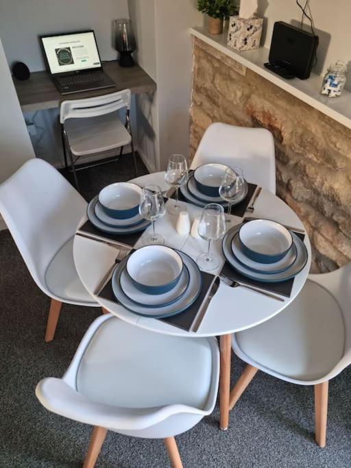 Flamingos Nest Oxford Countryside Apartment Oxford - Bicester Village - Blenheim Palace - Wifi- Free Parking ภายนอก รูปภาพ